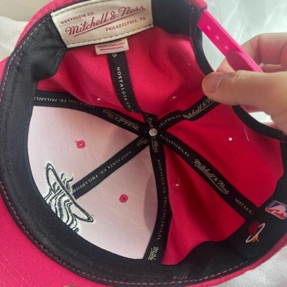 Mitchell & Ness Pink Snapback Hat Bold Logo - Picture 8 of 8
